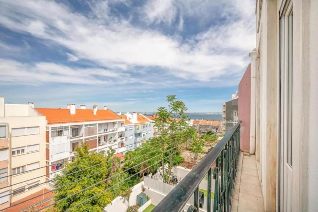 Luxury Smart Flat W/ River Views