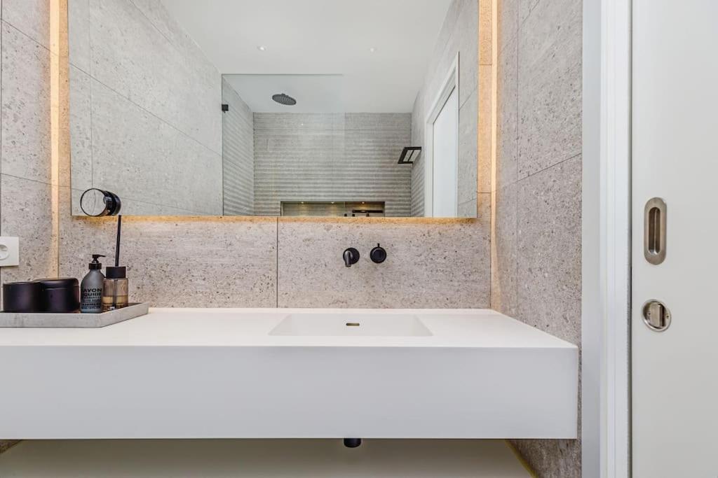 Luxury Smart Flat W/ River Views Lisbon