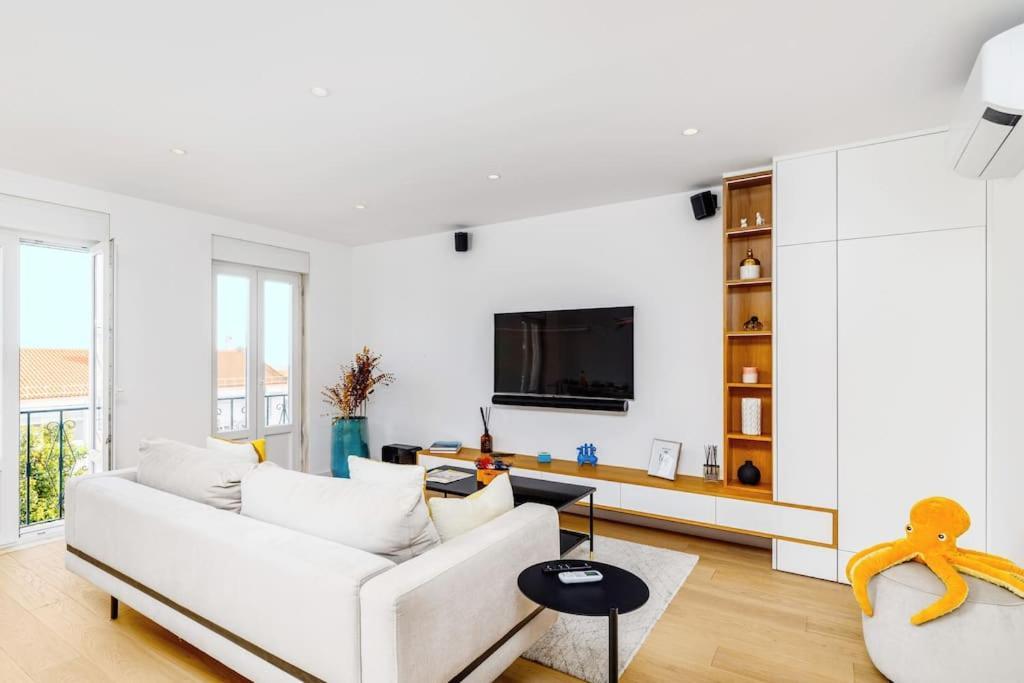 Luxury Smart Flat W/ River Views Apartment