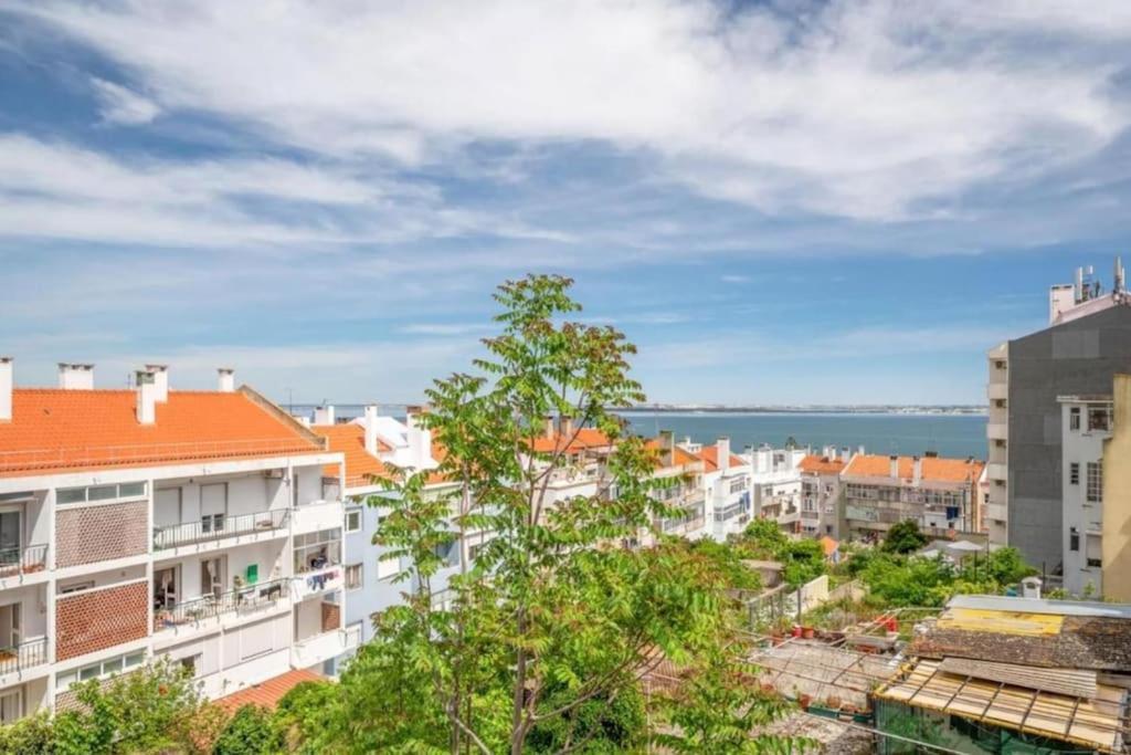 Luxury Smart Flat W/ River Views *